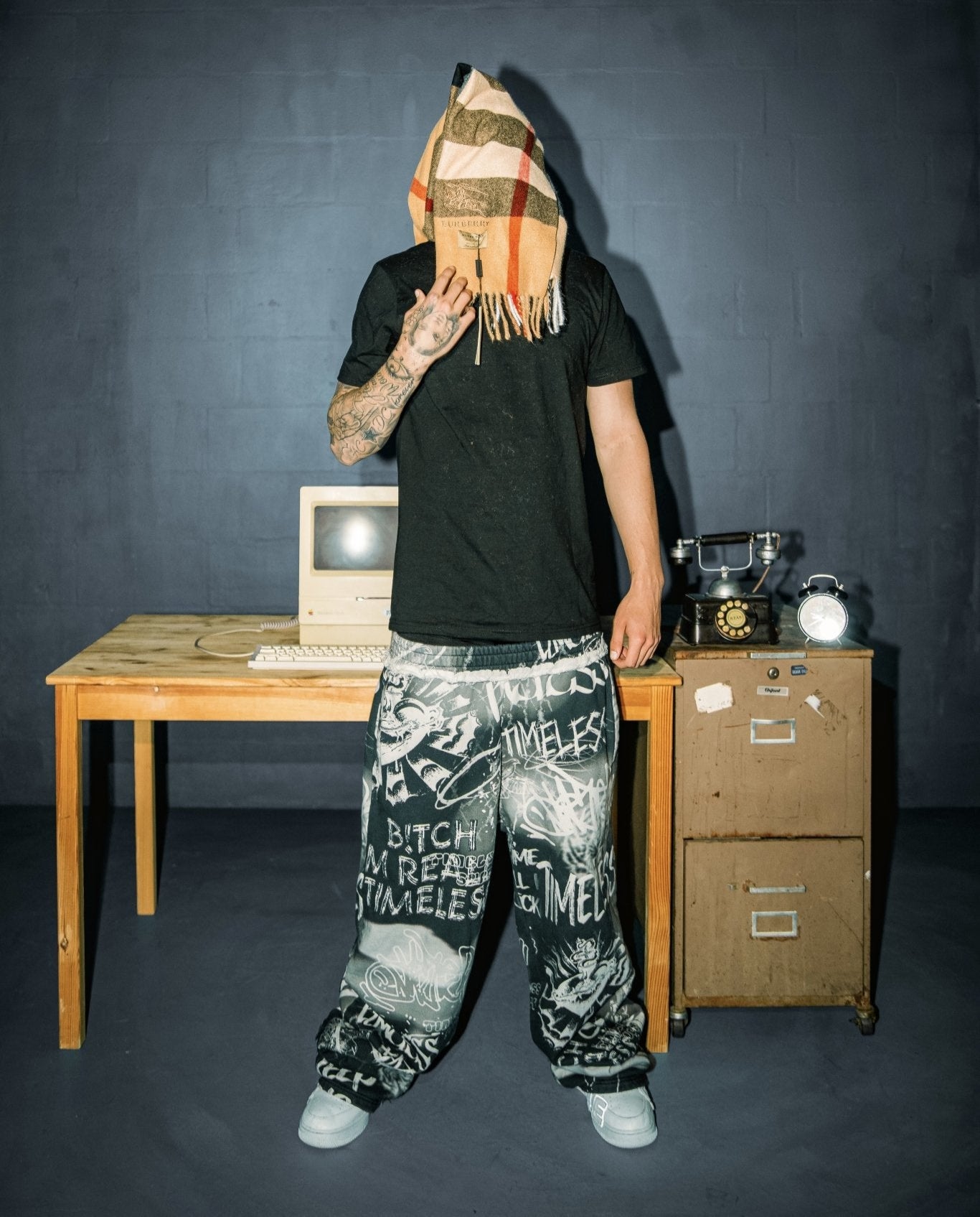 BLACK "EXPRESSION" SWEATS