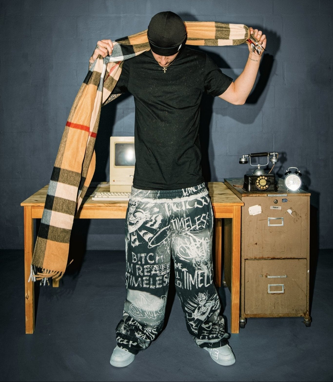 BLACK "EXPRESSION" SWEATS